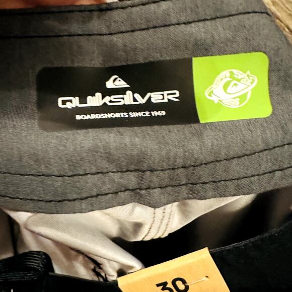 Quiksilver Mens Black Stripe Water Repellent Swim Board shorts Sz 30 NWT - Picture 5 of 5